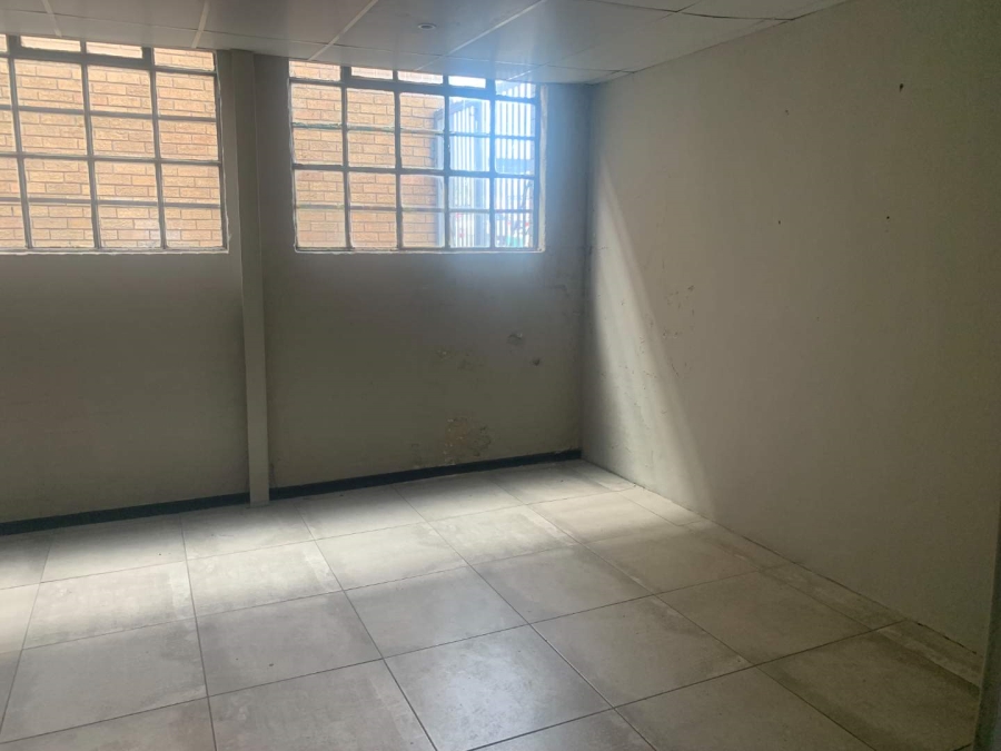 To Let Commercial Property for Rent in Oakdale Western Cape